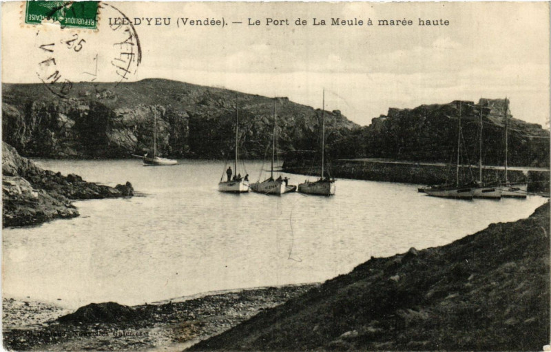 Carte postale ancienne Ile-d'Yeu - Le Port de la Meule a marée haute