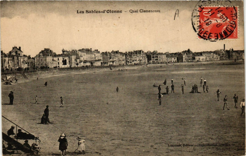 Carte postale ancienne Les Sables-d'Olonne - Quai Clemenceau aux Sables-d'Olonne