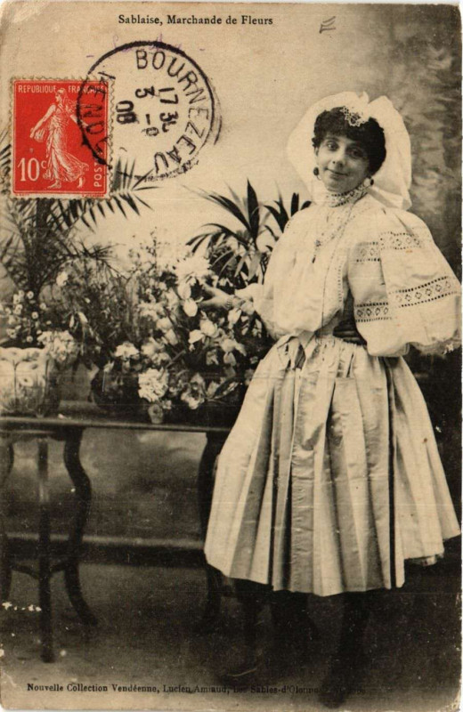 Carte postale ancienne Sablaise - Marchande de Fleurs - Folklore