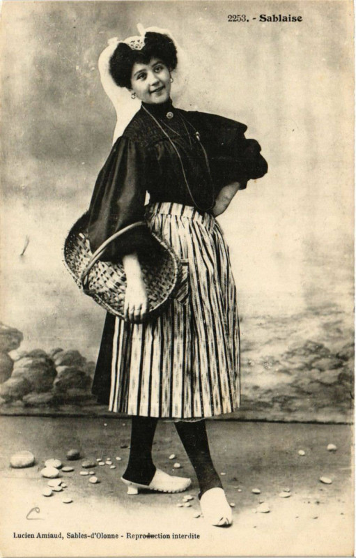 Carte postale ancienne Sablaise - Folklore - Type