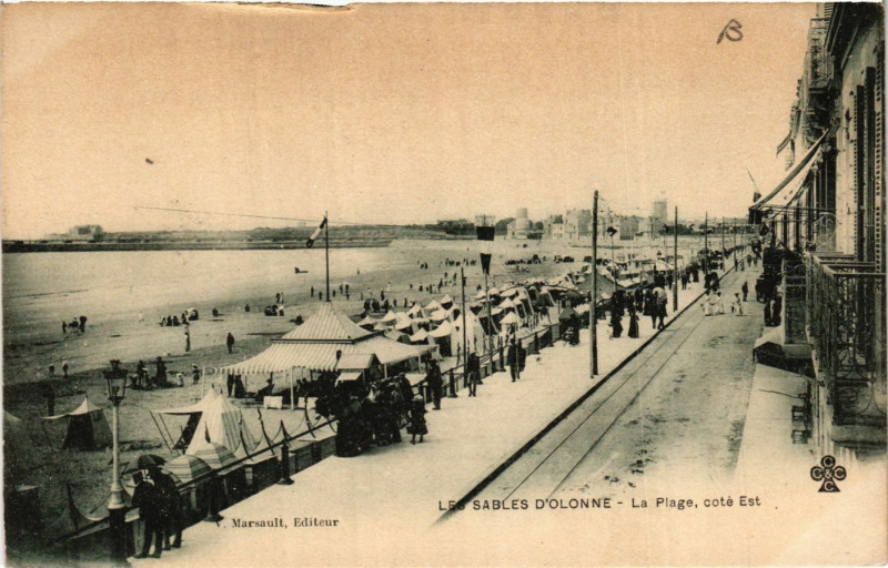 Carte postale ancienne Les Sables-d'Olonne - La Plage - coté Est aux Sables-d'Olonne