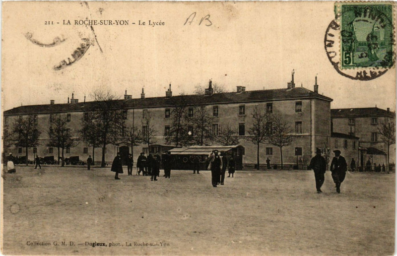 Carte postale ancienne La Roche-sur-Yon - Le Lycée à La Roche-sur-Yon