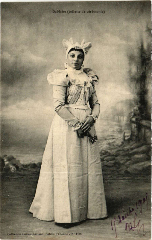 Carte postale ancienne Sablaise - Toilette de Cérémonie - Folklore