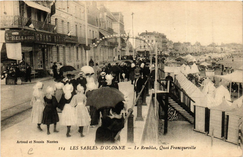 Carte postale ancienne Les Sables-d'Olonne - Le Remblai - Quai Francqueville aux Sables-d'Olonne