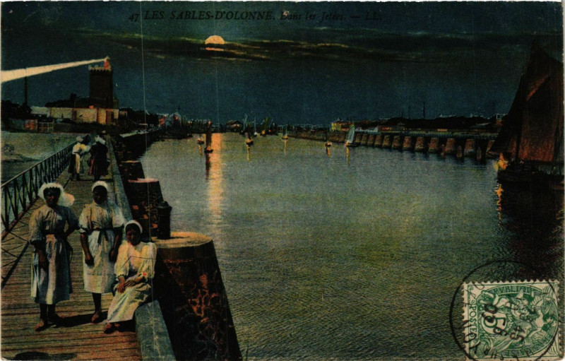 Carte postale ancienne Les Sables-d'Olonne - Dans les Jetées aux Sables-d'Olonne