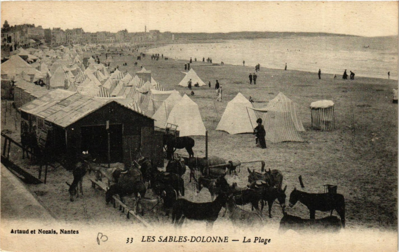 Carte postale ancienne Les Sables-d'Olonne - La Plage aux Sables-d'Olonne