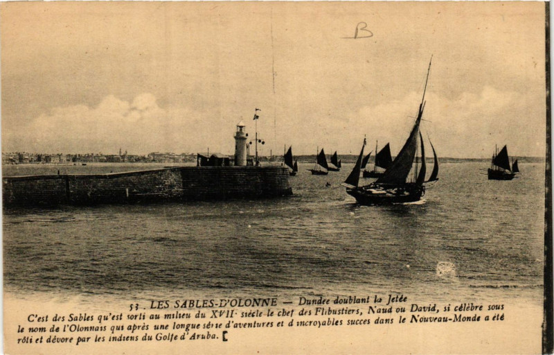 Carte postale ancienne Les Sables-d'Olonne - Dundée doublant la Jetée aux Sables-d'Olonne