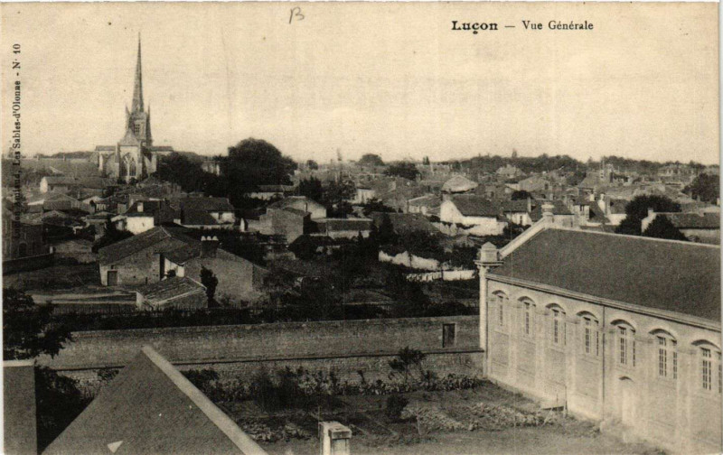 Carte postale ancienne Lucon - Vue générale à Luçon