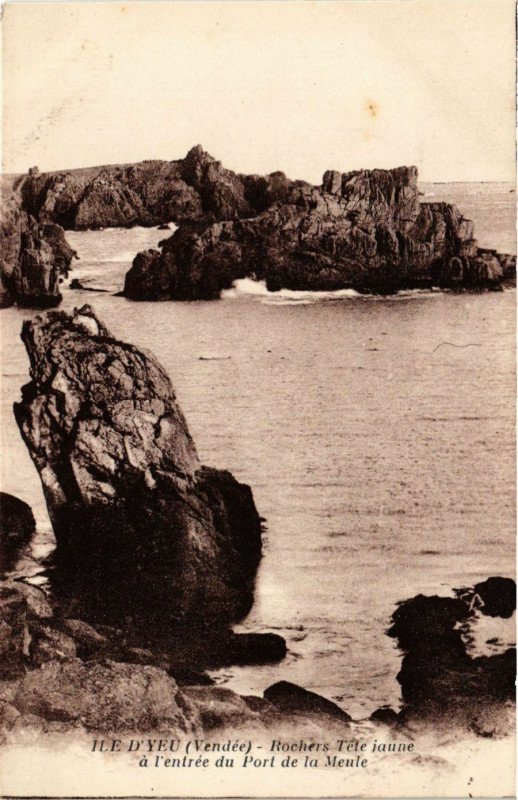 Carte postale ancienne Ile-d'Yeu - Rochers Tete jaune a l'Entrée du Port de la Meule