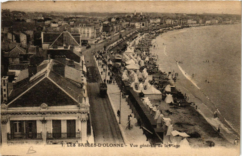 Carte postale ancienne Les Sables-d'Olonne - Vue générale de la Plage aux Sables-d'Olonne