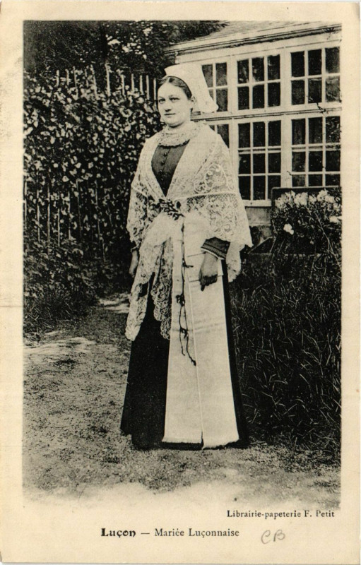 Carte postale ancienne Lucon - Mariée Luconnaise - Folklore à Luçon