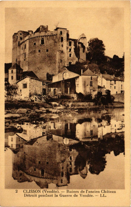 Carte postale ancienne Clisson - Ruines de l'ancien Chateau
