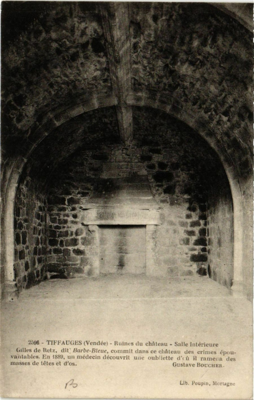 Carte postale ancienne Tiffauges - Ruines du Chateau - Salle Intérieure à Tiffauges