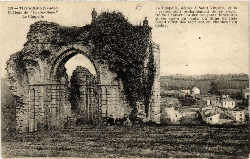 Carte postale ancienne Tiffauges - Chateau de Barbe-Bleue - La Chapelle à Tiffauges