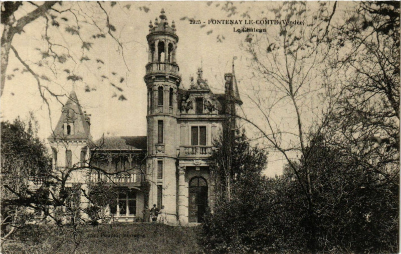 Carte postale ancienne Fontenay-le-Comte - Le Chateau à Fontenay-le-Comte