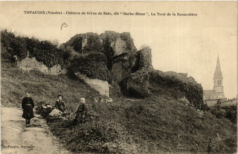 Carte postale ancienne Tiffauges - Chateau de Gilles de Retz - dit Barbe-Bleue à Tiffauges