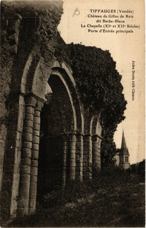 Carte postale ancienne Tiffauges - Chateau de Gilles de Retz dit Barbe-Bleue à Tiffauges
