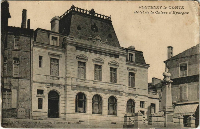 Carte postale ancienne Fontenay-le-Comte Hotel de la Caisse à Fontenay-le-Comte