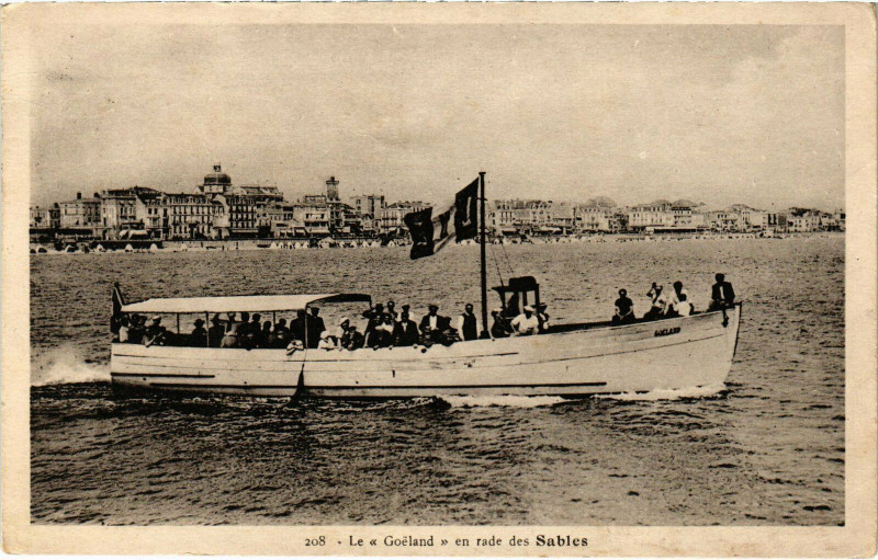Carte postale ancienne Le Goeland en rade des Sables