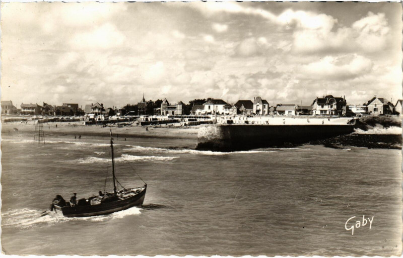 Carte postale ancienne Croix-de-Vie - La Jetée et la Plage