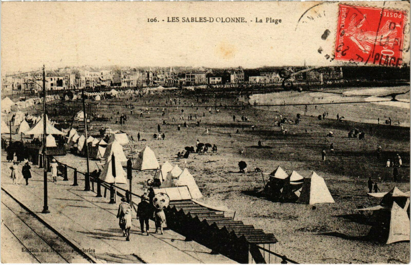 Carte postale ancienne Les Sables-d'Olonne - La Plage aux Sables-d'Olonne