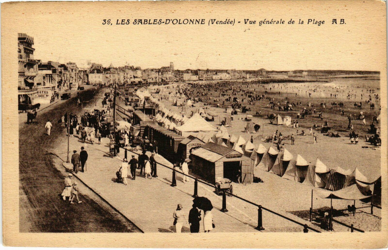 Carte postale ancienne Les Sables-d'Olonne - Vue générale de la Plage aux Sables-d'Olonne
