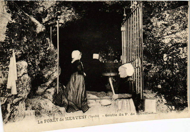 Carte postale ancienne La Foret de Mervent - Grotte du P. de Montfort à Mervent