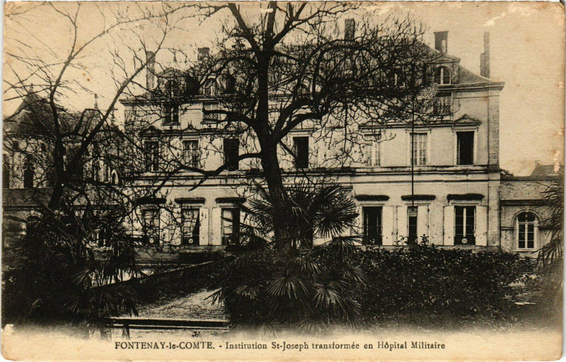 Carte postale ancienne Fontenay-le-Comte - Institution Saint-Joseph transformée à Fontenay-le-Comte