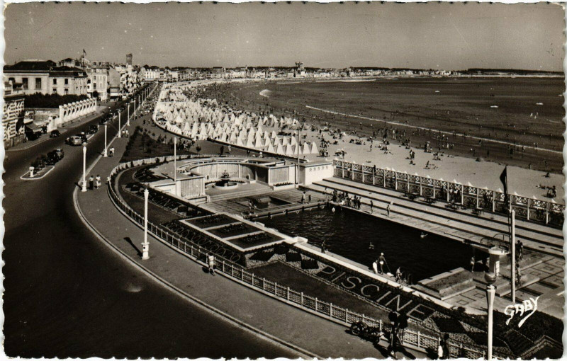 Carte postale ancienne Les Sables-d'Olonne - La Piscine aux Sables-d'Olonne