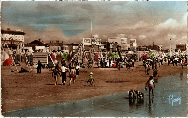 Carte postale ancienne Saint-Jean-de-Monts - Sur la Plage à Saint-Jean-de-Monts