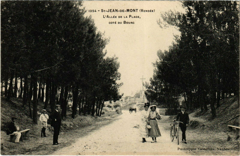 Carte postale ancienne Saint-Jean-de-Mont - L'Allée de la Plage