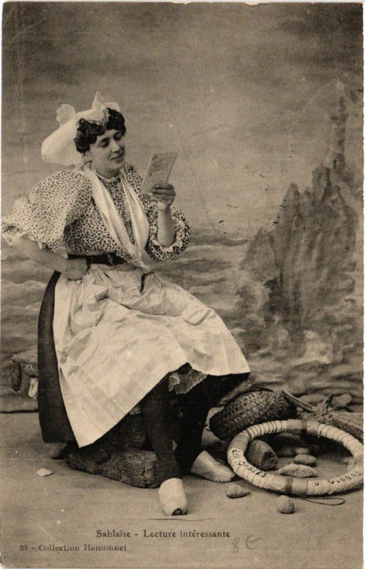 Carte postale ancienne Sablaise Lecture interessante