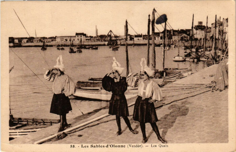 Carte postale ancienne Les Sables-d'Olonne Les Quais aux Sables-d'Olonne