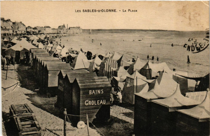 Carte postale ancienne Les Sables-d'Olonne La Plage aux Sables-d'Olonne