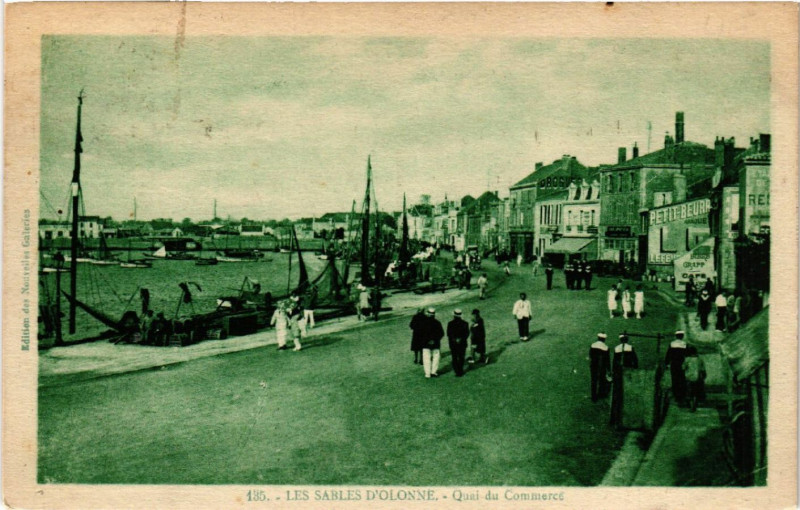 Carte postale ancienne Les Sables d'Olonne Quai du Commerce aux Sables-d'Olonne