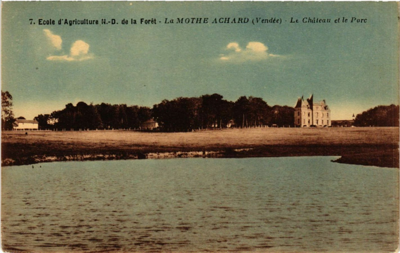 Carte postale ancienne La Mothe Achard Le Chateau et le Parc
