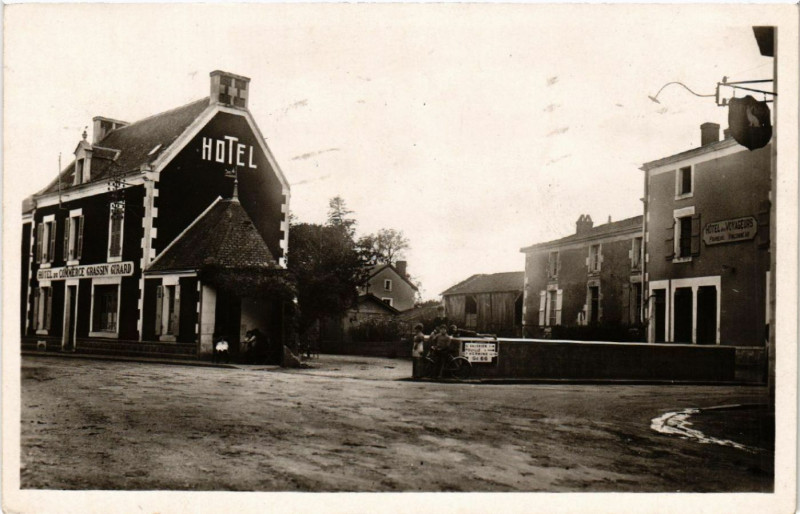 Carte postale ancienne L'Hermenault Les Hotels à L'Hermenault