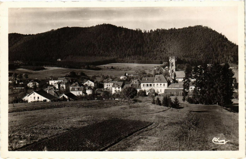 Carte postale ancienne Etival Vue sur l'Abbaye et Pierre d'Appel