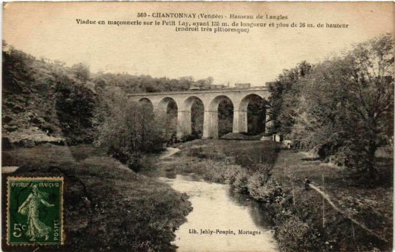 Carte postale ancienne Chantonnay Hameau de Langles Viaduc en maconnerie sur le Petit Lay à Chantonnay