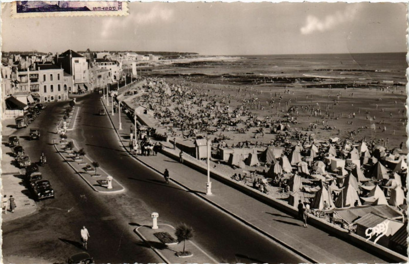 Carte postale ancienne Les Sables d'Olonne Vue d'ensemble de la Plage aux Sables-d'Olonne