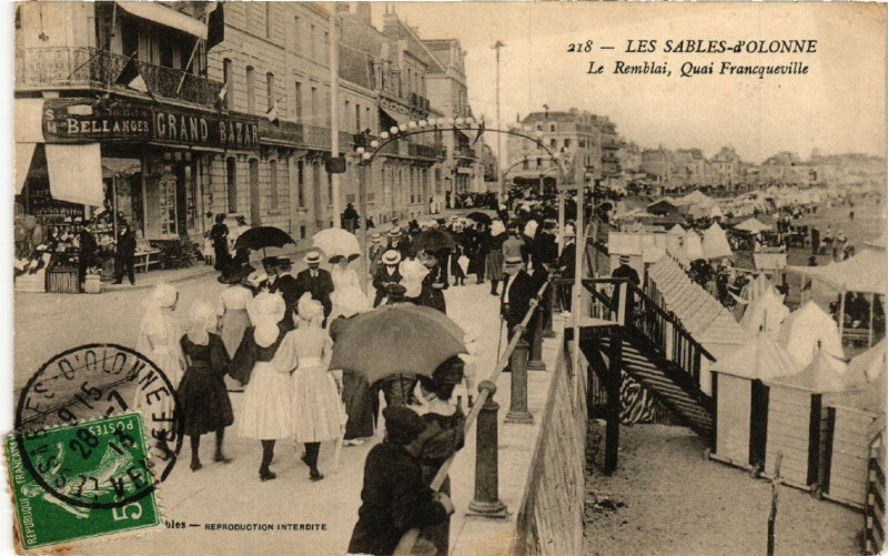 Carte postale ancienne Les Sables d'Olonne Le Remblai Quai Francqueville aux Sables-d'Olonne