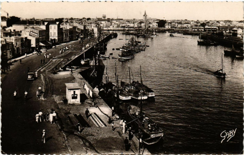 Carte postale ancienne Les Sables d'Olonne Le Port aux Sables-d'Olonne