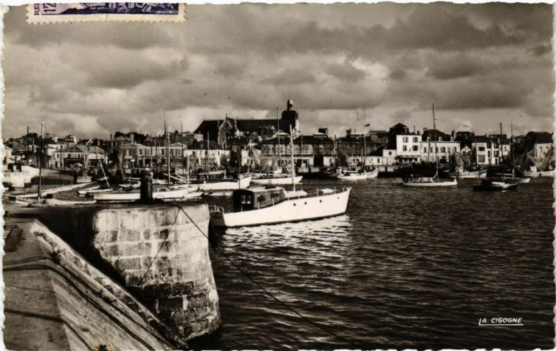 Carte postale ancienne Les Sables d'Olonne Le Port aux Sables-d'Olonne