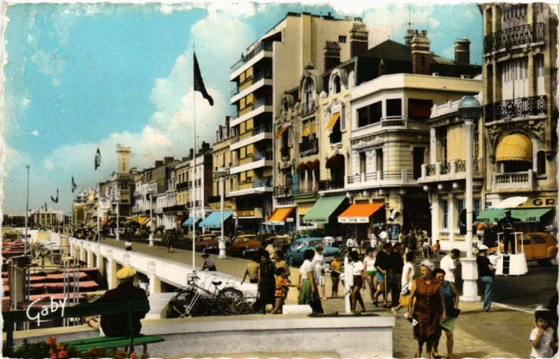 Carte postale ancienne Les Sables d'Olonne La Remblai aux Sables-d'Olonne