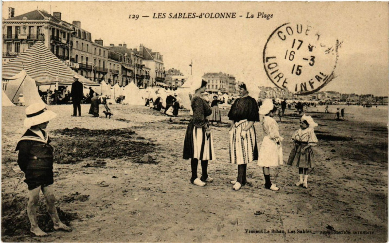Carte postale ancienne Les Sables d'Olonne La Plage aux Sables-d'Olonne
