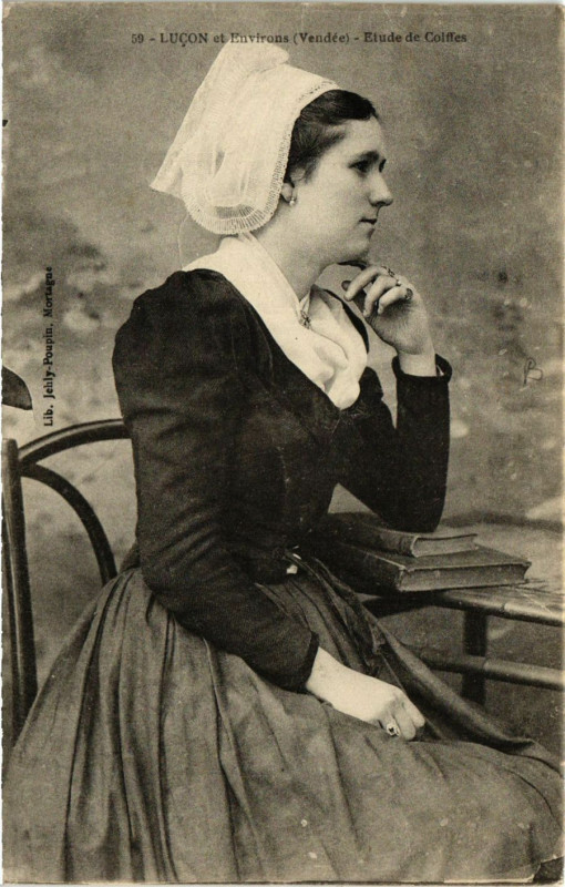 Carte postale ancienne Lucon et Env. - Etude de Coiffes à Luçon