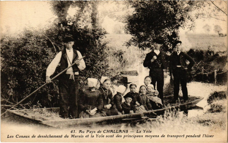 Carte postale ancienne Au Pays de Challans - La Yole - Les Canaux de dessechement à Challans