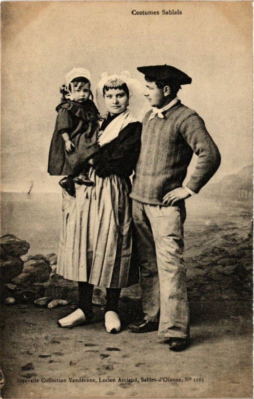 Carte postale ancienne Costumes Sablais