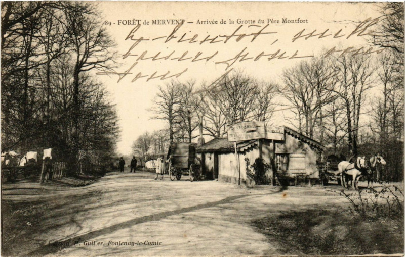 Carte postale ancienne Foret de-Mervent - Arrivée de la Grotte du Pere Montfort à Mervent