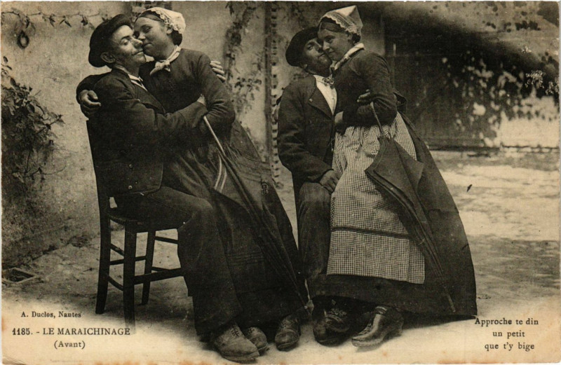 Carte postale ancienne Le Maraichinage (Avant) - Approche te din un petit que t'y bige
